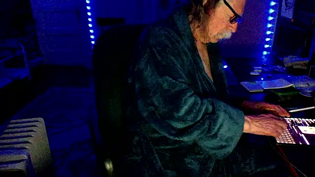 Snapshot of LickYourYoni chatting on April 8, 2026, 12:06 pm LickYourYoni online show from April 8, 2026, 12:06 pm