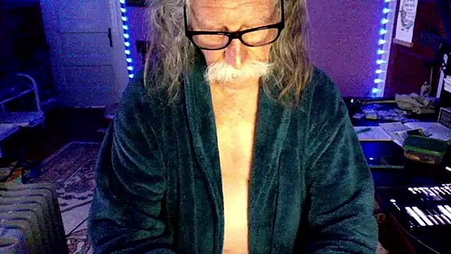 Snapshot of LickYourYoni chatting on April 11, 2026, 2:32 pm LickYourYoni online show from April 11, 2026, 2:32 pm