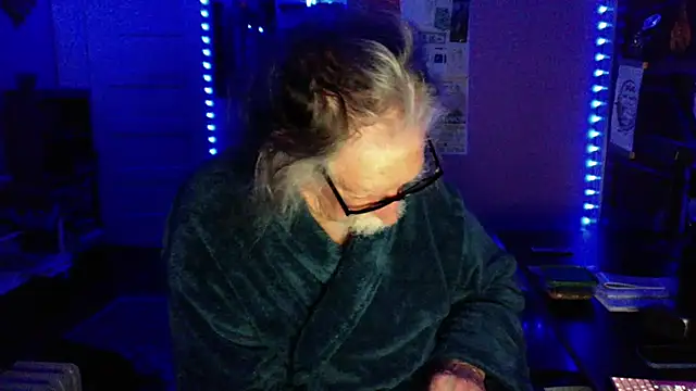 Snapshot of LickYourYoni chatting on March 27, 2026, 9:43 am LickYourYoni online show from March 27, 2026, 9:43 am