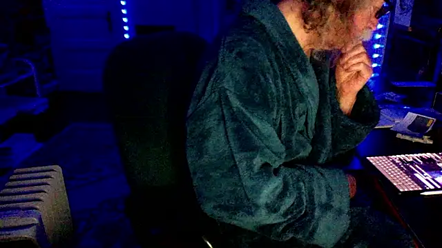 Snapshot of LickYourYoni chatting on April 7, 2026, 1:13 pm LickYourYoni online show from April 7, 2026, 1:13 pm