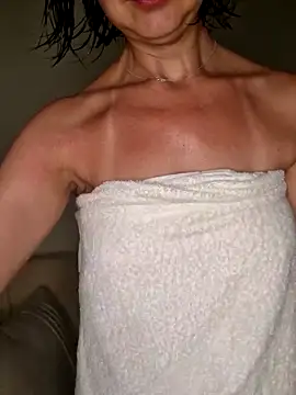 larizinha2026 online show from January 16, 2026, 8:24 pm