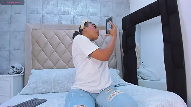 Snapshot of LilyPrice chatting on January 9, 2026, 9:00 pm LilyPrice online show from January 9, 2026, 9:00 pm