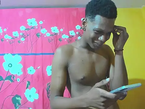 Snapshot of aunstin_mohamme chatting on February 4, 2026, 12:05 am aunstin mohamme online show from February 4, 2026, 12:05 am