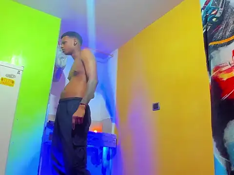 Snapshot of aunstin_mohamme chatting on February 6, 2026, 7:43 pm aunstin mohamme online show from February 6, 2026, 7:43 pm