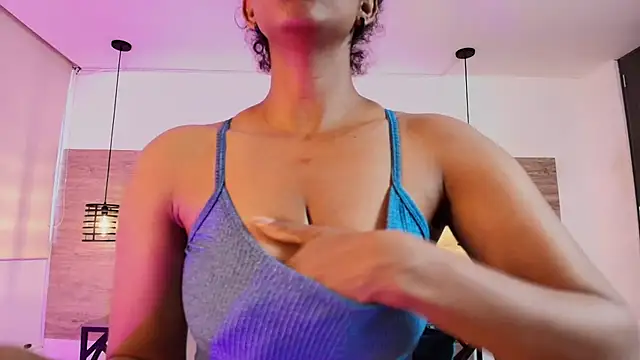 Snapshot of Ellie-Alves chatting on July 3, 2026, 2:34 pm Ellie-Alves online show from July 3, 2026, 2:34 pm