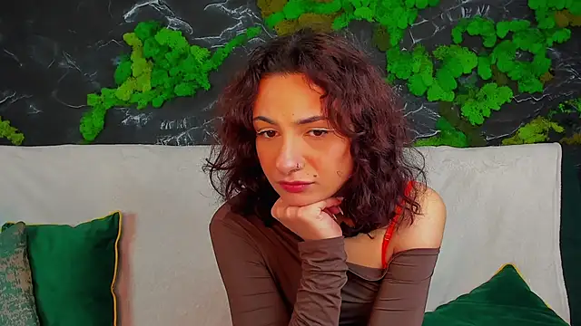 Snapshot of RIANA_SI chatting on January 9, 2026, 12:28 am RIANA SI online show from January 9, 2026, 12:28 am