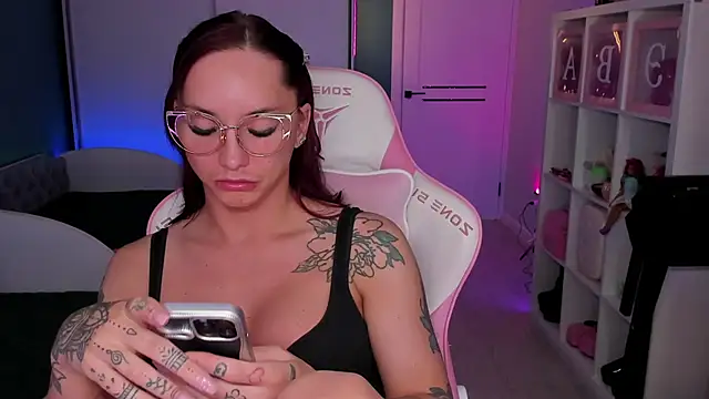 Snapshot of SibylVex chatting on February 1, 2026, 10:35 am SibylVex online show from February 1, 2026, 10:35 am