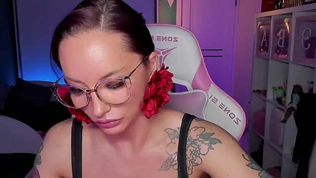 Snapshot of SibylVex chatting on February 8, 2026, 2:48 pm SibylVex online show from February 8, 2026, 2:48 pm