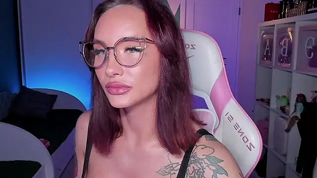 Snapshot of SibylVex chatting on February 7, 2026, 3:20 pm SibylVex online show from February 7, 2026, 3:20 pm