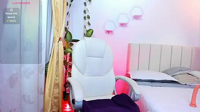 Snapshot of emily7_ chatting on January 14, 2026, 9:18 pm emily7 online show from January 14, 2026, 9:18 pm