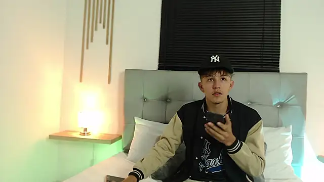 Snapshot of johnny_blake_ chatting on February 3, 2026, 2:53 am johnny blake online show from February 3, 2026, 2:53 am