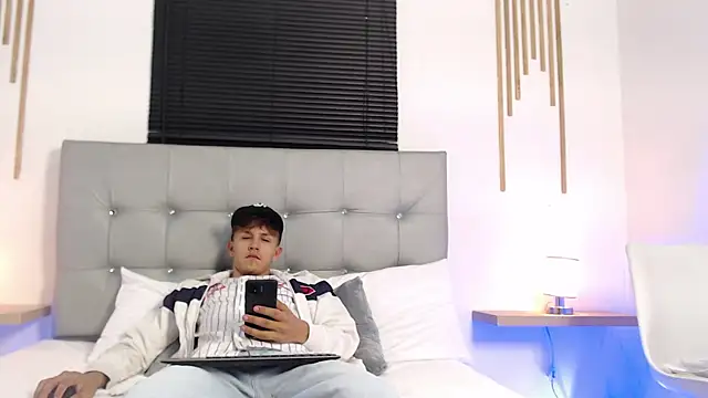 Snapshot of johnny_blake_ chatting on February 6, 2026, 4:41 am johnny blake online show from February 6, 2026, 4:41 am