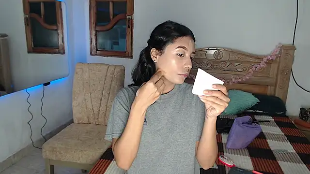 Snapshot of bratz_glloe chatting on January 14, 2026, 2:59 am bratz glloe online show from January 14, 2026, 2:59 am