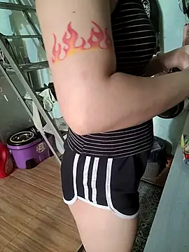 Snapshot of -LunaLust chatting on April 16, 2026, 2:23 am -LunaLust online show from April 16, 2026, 2:23 am