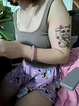 Snapshot of -LunaLust chatting on March 17, 2026, 12:57 am -LunaLust online show from March 17, 2026, 12:57 am