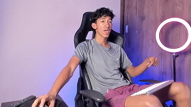 Snapshot of neitan_miller_ chatting on February 3, 2026, 8:25 pm neitan miller online show from February 3, 2026, 8:25 pm