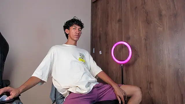 Snapshot of neitan_miller_ chatting on February 12, 2026, 5:34 pm neitan miller online show from February 12, 2026, 5:34 pm