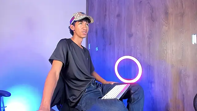 Snapshot of neitan_miller_ chatting on February 19, 2026, 1:19 pm neitan miller online show from February 19, 2026, 1:19 pm