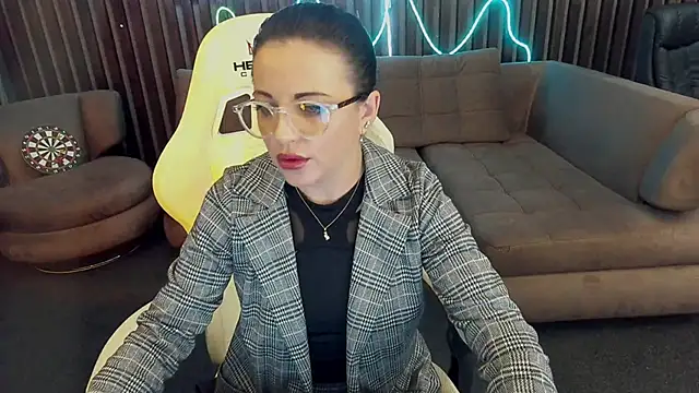 Dafni Monn online show from September 19, 2025, 5:33 am