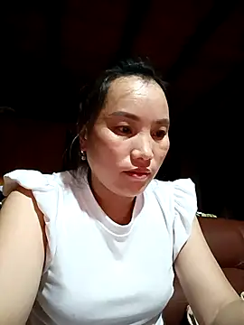 Snapshot of yu--yo chatting on April 10, 2026, 12:01 pm yu--yo online show from April 10, 2026, 12:01 pm
