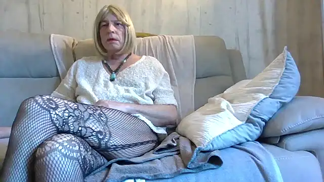 Snapshot of Helinetrav chatting on March 20, 2026, 7:31 am Helinetrav online show from March 20, 2026, 7:31 am