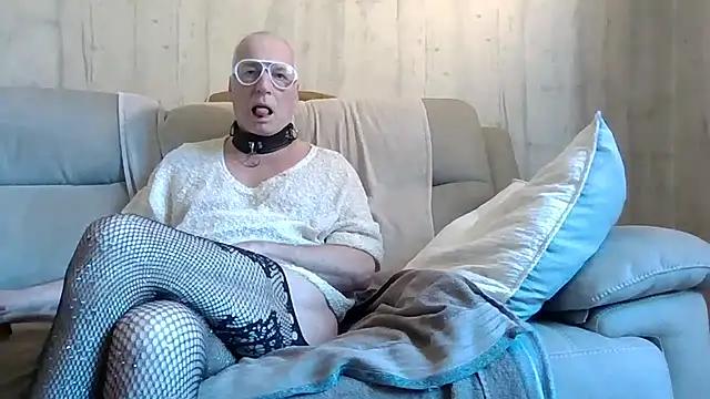 Snapshot of Helinetrav chatting on March 25, 2026, 8:57 am Helinetrav online show from March 25, 2026, 8:57 am