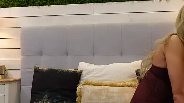 Snapshot of BellaNoirX chatting on January 14, 2026, 9:18 pm BellaNoirX online show from January 14, 2026, 9:18 pm