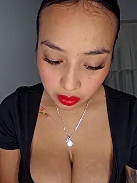 Snapshot of Angelmoon04 chatting on February 17, 2026, 12:52 am Angelmoon04 online show from February 17, 2026, 12:52 am