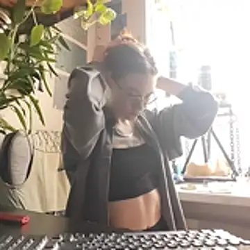 Snapshot of Shy_Bamby chatting on February 10, 2026, 10:58 am Shy Bamby online show from February 10, 2026, 10:58 am