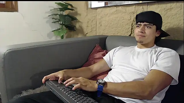 Snapshot of elliot_colton chatting on February 20, 2026, 7:38 pm elliot colton online show from February 20, 2026, 7:38 pm