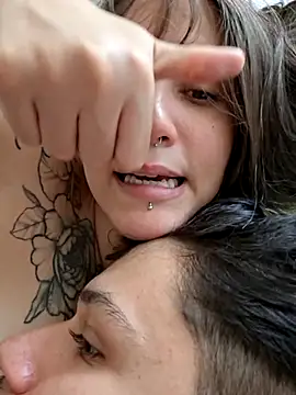 Casal HotBrisa online show from April 22, 2026, 1:51 pm