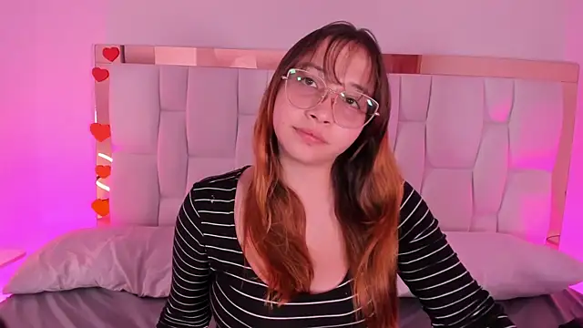Snapshot of AliciaWhite_nt chatting on May 1, 2026, 2:38 am AliciaWhite nt online show from May 1, 2026, 2:38 am