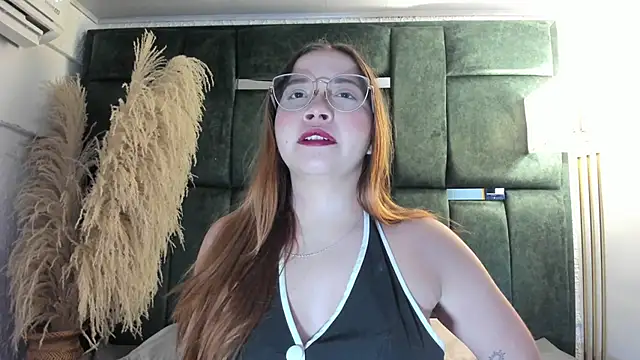 Snapshot of AliciaWhite_nt chatting on February 25, 2026, 12:49 pm AliciaWhite nt online show from February 25, 2026, 12:49 pm