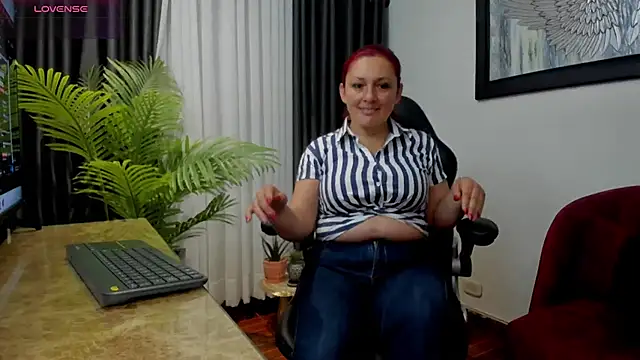 Snapshot of VictoriaPaker chatting on May 3, 2026, 11:37 am VictoriaPaker online show from May 3, 2026, 11:37 am