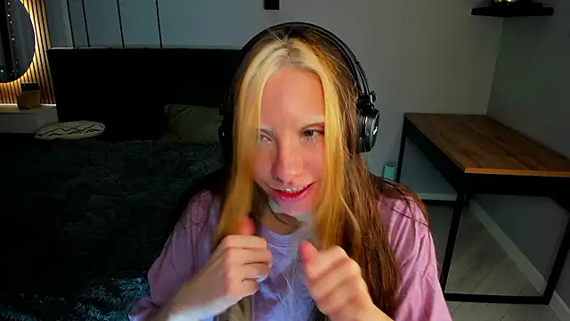 Snapshot of Elizaveta_Brown chatting on February 4, 2026, 8:15 pm Elizaveta Brown online show from February 4, 2026, 8:15 pm