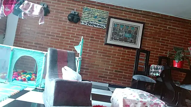 Snapshot of Lia_rouse04 chatting on February 14, 2026, 1:00 pm Lia rouse04 online show from February 14, 2026, 1:00 pm