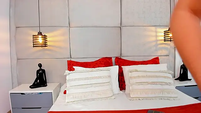 Snapshot of IvonneOwen chatting on February 4, 2026, 3:34 am IvonneOwen online show from February 4, 2026, 3:34 am