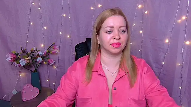 Snapshot of OliviaVerr chatting on February 26, 2026, 1:55 pm OliviaVerr online show from February 26, 2026, 1:55 pm