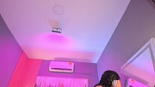 Snapshot of lilian_vergara chatting on February 5, 2026, 8:04 pm lilian vergara online show from February 5, 2026, 8:04 pm