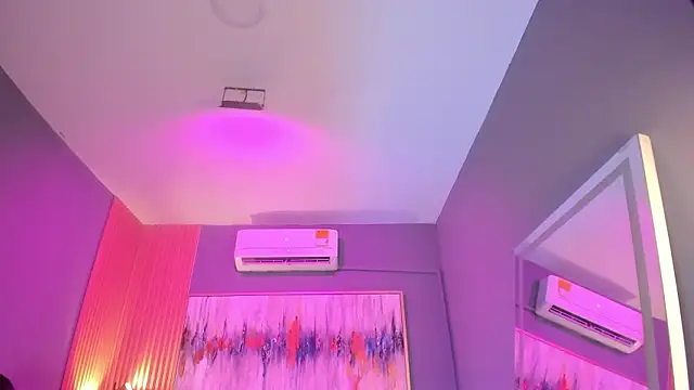 Snapshot of lilian_vergara chatting on February 24, 2026, 7:48 pm lilian vergara online show from February 24, 2026, 7:48 pm