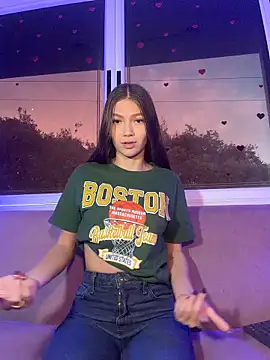 Snapshot of EmmaJhoons chatting on February 21, 2026, 11:45 am EmmaJhoons online show from February 21, 2026, 11:45 am