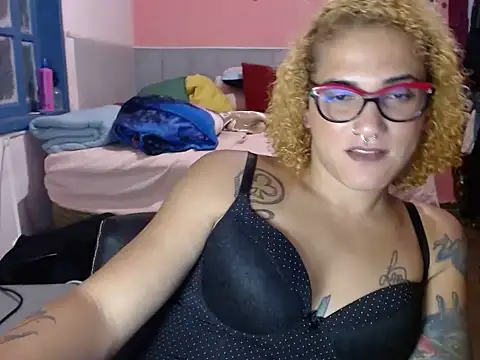 Snapshot of Queen_Domme_de_paus chatting on February 2, 2026, 2:21 am Queen Domme de paus online show from February 2, 2026, 2:21 am