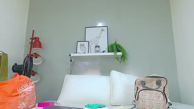 Snapshot of Dulcesexy__ chatting on March 17, 2026, 7:28 pm Dulcesexy online show from March 17, 2026, 7:28 pm