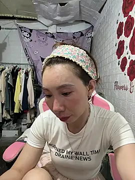 Snapshot of Adela-222 chatting on July 16, 2026, 3:20 pm Adela-222 online show from July 16, 2026, 3:20 pm
