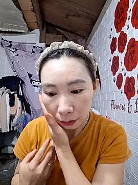 Snapshot of Adela-222 chatting on April 16, 2026, 5:41 am Adela-222 online show from April 16, 2026, 5:41 am