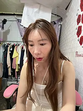Snapshot of Adela-222 chatting on July 27, 2026, 5:25 am Adela-222 online show from July 27, 2026, 5:25 am