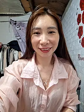 Snapshot of Adela-222 chatting on March 25, 2026, 1:21 pm Adela-222 online show from March 25, 2026, 1:21 pm