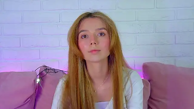 VanessaVienne online show from February 16, 2026, 4:38 pm