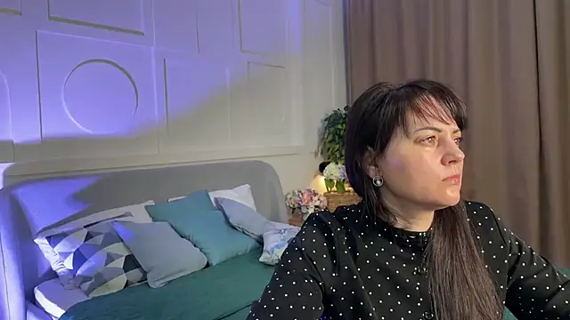 Snapshot of _SilkyShadow_ chatting on February 1, 2026, 12:53 am SilkyShadow online show from February 1, 2026, 12:53 am