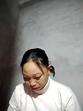 Snapshot of miray- chatting on February 10, 2026, 9:14 pm miray- online show from February 10, 2026, 9:14 pm